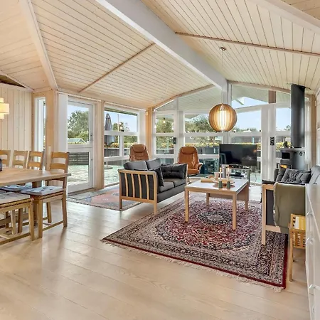4 Bedroom Lovely In *