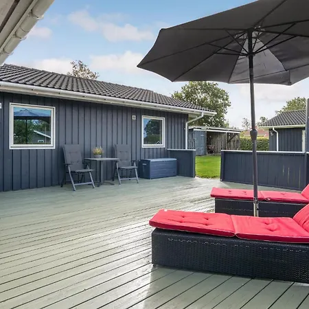 4 Bedroom Lovely In Semesterbostad
