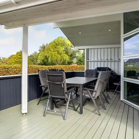 4 Bedroom Lovely In Semesterbostad *